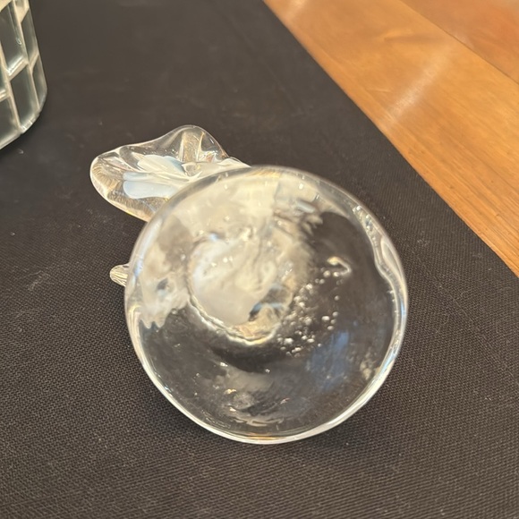 BUNDLE OF VASES AND PAPERWEIGHT - Picture 7 of 16